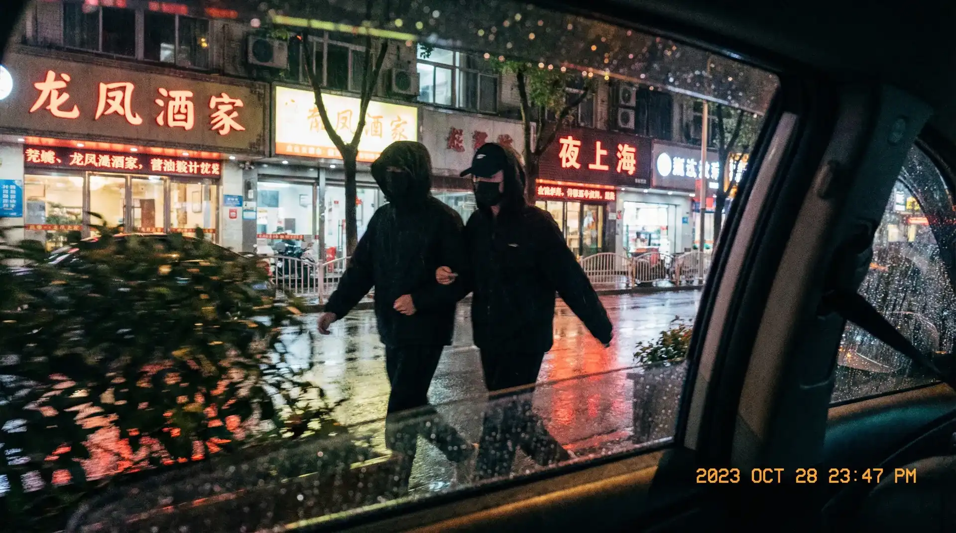 波盈体育官网 - 顶流明星深夜密会现场抓拍照片